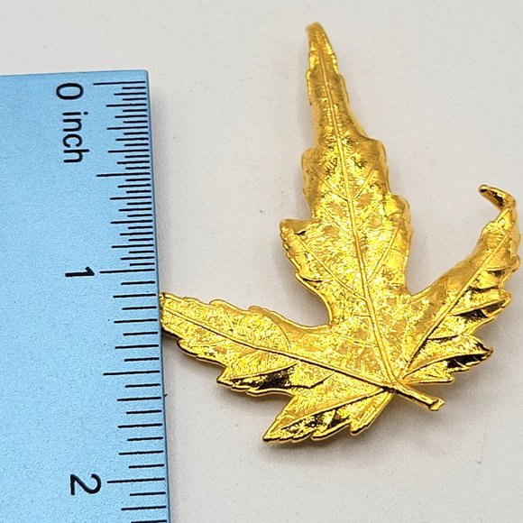 Autumn Fall Pin Brooch Maple Leaf Gold-Tone Realistic Design 1.5" - Picture 4 of 6